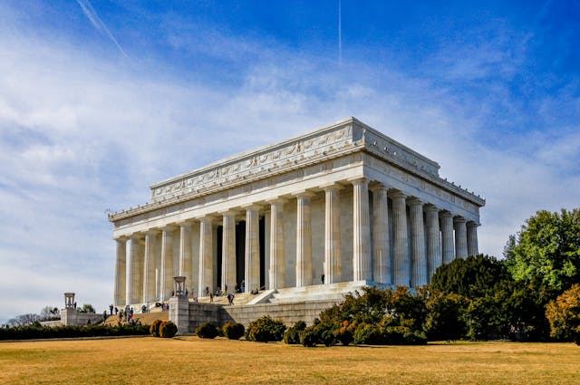 Lincoln Memorial in Washington DC representing stability and long-term planning as federal employees consider retirement income strategies like the 4% rule.